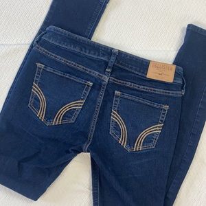 Hollister Skinny Jeans Dark wash 26x29 EUC 🖤